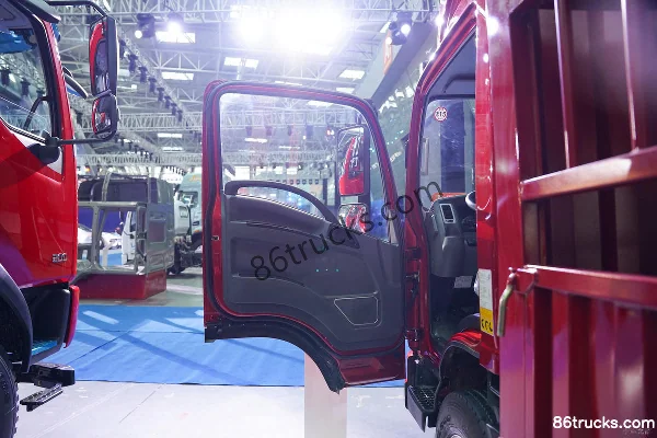Dongfeng Liuqi Chenglong L2 160 hp 4X2(6 wheels) 4.2m single-row stake truck (axle ratio 4.875) Cab (1) | 86Trucks