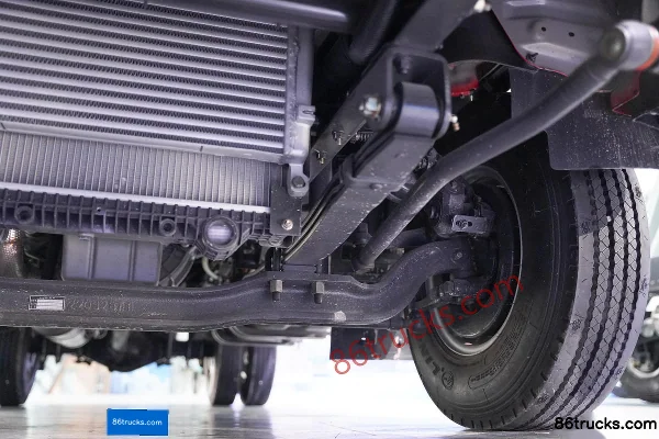 Dongfeng Liuqi Chenglong L2 160 hp 4X2(6 wheels) 4.2m single-row stake truck (axle ratio 4.875) Chassis (3) | 86Trucks