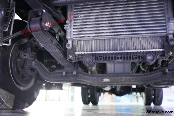 Dongfeng Liuqi Chenglong L2 160 hp 4X2(6 wheels) 4.2m single-row stake truck (axle ratio 4.875) Chassis (2) | 86Trucks
