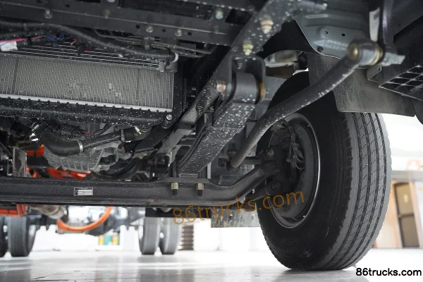 Dongfeng Liuqi Chenglong L2 4.5T CNG plug-in hybrid light truck chassis 15.68kWh 4X2(6 wheels) (3) | 86Trucks