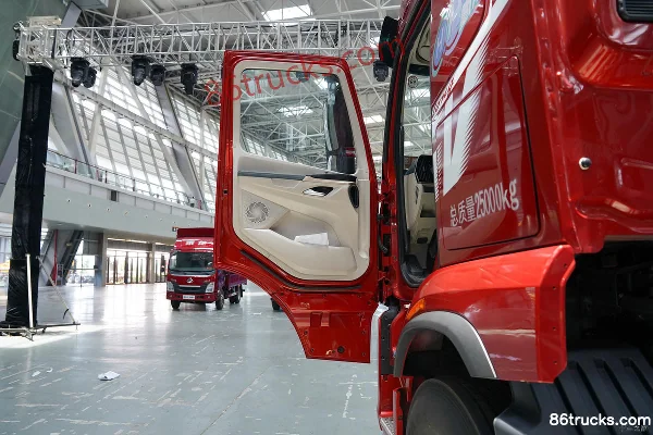 Dongfeng Liuqi Chenglong H5V 290 hp 6X2(8 wheels) hydrogen fuel cell cargo truck Interior (1) | 86Trucks