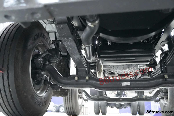 Dongfeng Liuqi Chenglong H5V 290 hp 6X2(8 wheels) hydrogen fuel cell cargo truck Chassis (2) | 86Trucks