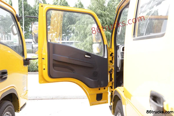 Yuejin Fuxing S100V 116 hp 4X2(6 wheels) 3.05m double-row flatbed small truck Cab (1) | 86Trucks