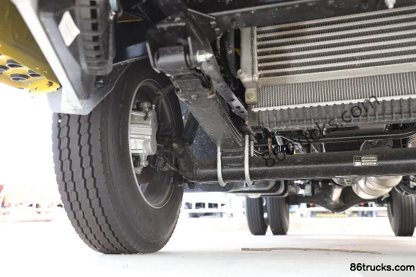Yuejin Fuxing S100V 116 hp 4X2(6 wheels) 3.05m double-row flatbed small truck Chassis (2) | 86Trucks
