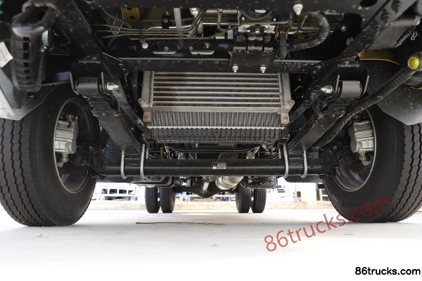 Yuejin Fuxing S100V 116 hp 4X2(6 wheels) 3.05m double-row flatbed small truck Chassis (1) | 86Trucks