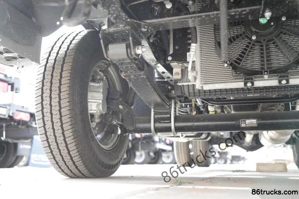 Yuejin Fuxing S100V 95 hp 4X2(6 wheels) 3.77m semi-panel flatbed light truck Chassis (2) | 86Trucks