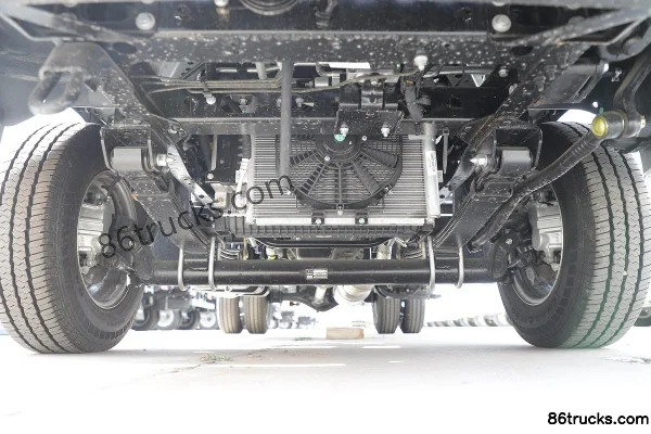 Yuejin Fuxing S100V 95 hp 4X2(6 wheels) 3.77m semi-panel flatbed light truck Chassis (1) | 86Trucks