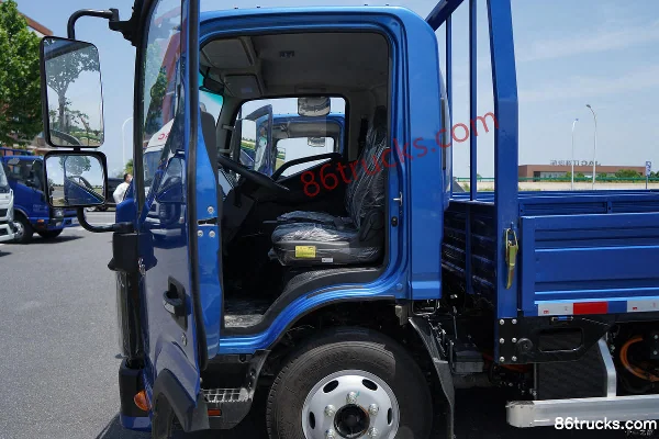 JAC Lingpao ES6 4.5T 4.18m single-row plug-in hybrid flatbed light truck 15.5kWh 4X2(6 wheels) Interior (3) | 86Trucks