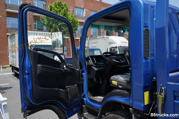 JAC Lingpao ES6 4.5T 4.18m single-row plug-in hybrid flatbed light truck 15.5kWh 4X2(6 wheels) Interior (2) | 86Trucks