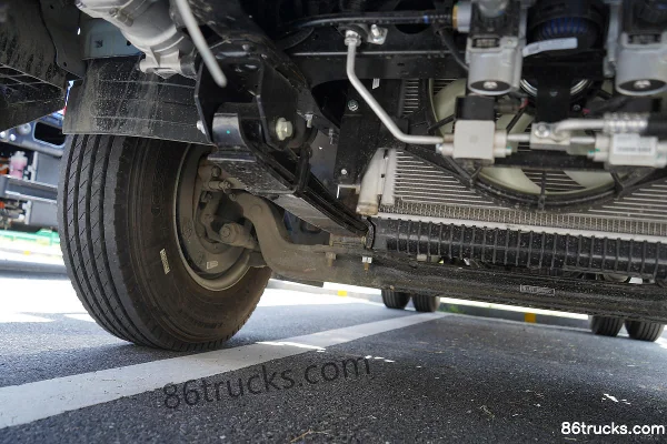 JAC Lingpao ES6 4.5T 4.18m single-row plug-in hybrid flatbed light truck 15.5kWh 4X2(6 wheels) Chassis (2) | 86Trucks