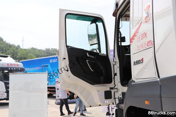 Dongfeng HV7 Standard Load Sand & Gravel Version 480hp 6X4(10 wheels) Tractor Truck (China VI) (with Hydraulic Retarder) Cab (1) | 86Trucks