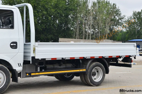 Dongfeng T5 édition annuelle 95ch 4X2(6 roues) 3.7m simple rangée camion plateau à ridelles Carrosserie (1) | 86Trucks