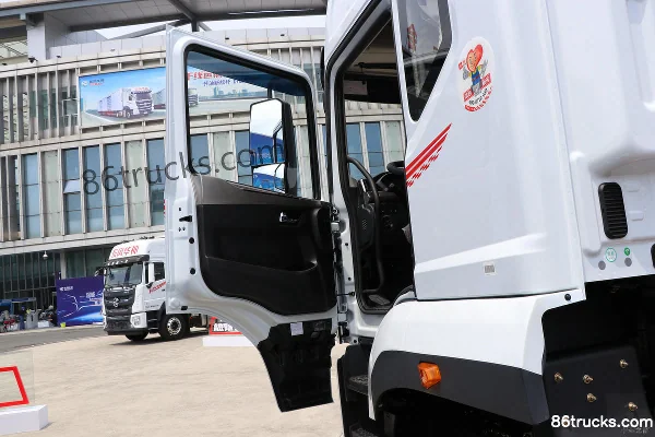 Dongfeng HV5 18T 6.9m Plug-in Hybrid Refrigerated Truck 4X2(6 wheels) Cab (1) | 86Trucks