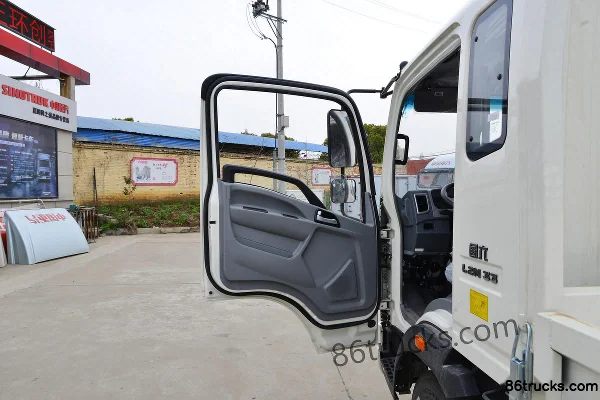 Sinotruk HOWO Zhuimeng 140hp 4X2(6 wheels) 3.85m Semi-row Flatbed Light Truck (WLY 5-speed) Cab (1) | 86Trucks