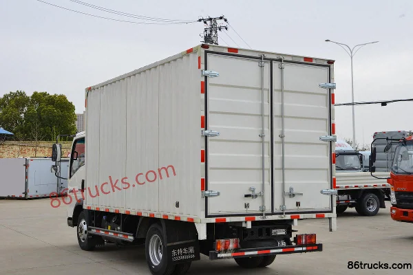 Sinotruk HOWO Zhuimeng Classic Edition 130 hp 4X2(6 wheels) 3.85m semi-sleeper live aquatic products cargo truck Body (3) | 86Trucks