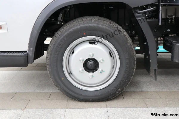 Foton Aoling M 2.0L 127 ch 4X2(6 roues) CNG camion fourgon simple cabine 3,815 m Châssis (3) | 86Trucks
