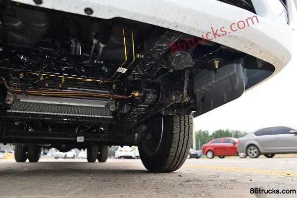 Dongfeng T5 95 hp 4X2(6 wheels) 2.99m double-row flatbed mini truck (China VI) Chassis (3) | 86Trucks