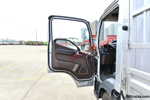 FAW Jiefang Lingtu 165hp 4X2(6 wheels) 4.16m single-row stake truck Cab (1) | 86Trucks