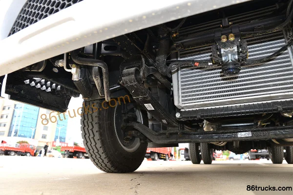 FAW Jiefang Lingtu 165hp 4X2(6 wheels) 4.16m single-row stake truck Chassis (2) | 86Trucks
