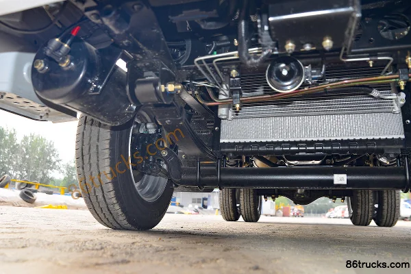Dongfeng Fuxiaorui M5Q 1.6L 120 hp 4X2(6 wheels) gasoline 3.25m single-row flatbed mini truck (China VI) Chassis (2) | 86Trucks