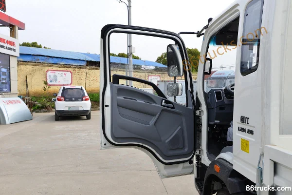 Sinotruk HOWO Dream Classic 130hp 4X2(6 wheels) 3.3m half-cab flatbed light truck (China VI) (1) | 86Trucks