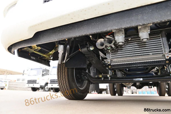 Sinotruk HOWO Dream Classic 130hp 4X2(6 wheels) 3.3m half-cab flatbed light truck (China VI) Chassis (2) | 86Trucks