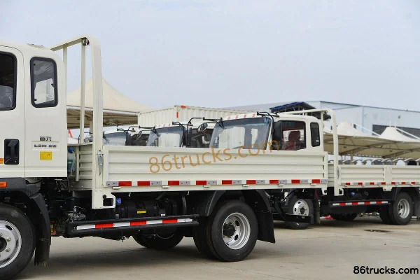 Sinotruk HOWO Dream Classic 130hp 4X2(6 wheels) 3.3m half-cab flatbed light truck (China VI) Body (1) | 86Trucks