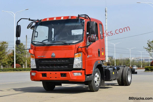 Sinotruk HOWO Dream Chaser 140hp 4X2(6 wheels) 3.85m Semi Row Flatbed Light Truck Exterior (3) | 86Trucks