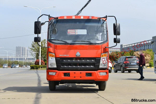 Sinotruk HOWO Dream Chaser 140hp 4X2(6 wheels) 3.85m Semi Row Flatbed Light Truck Exterior (2) | 86Trucks