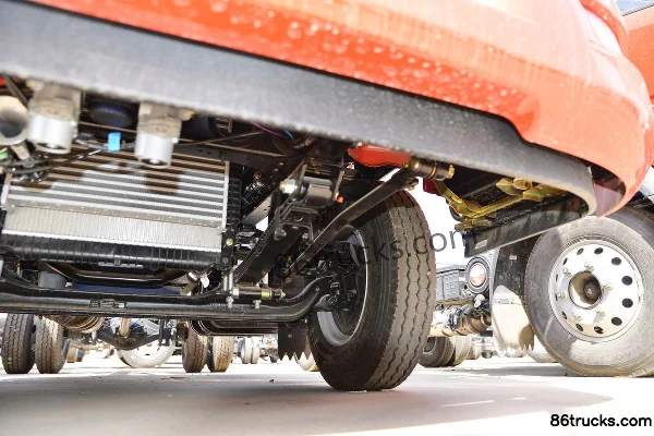 Sinotruk HOWO Dream Chaser 140hp 4X2(6 wheels) 3.85m Semi Row Flatbed Light Truck Chassis (3) | 86Trucks