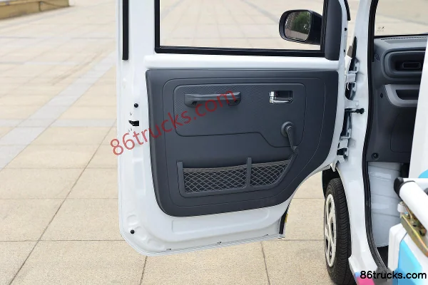 Huoyue Shentong Shentong 01 0.95T 1.8m Single Row Electric Flatbed Micro Truck 8.4kWh 4X2(6 wheels) Interior (2) | 86Trucks