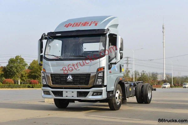 Sinotruk HOWO Tongshuai 160hp 4X2(6 wheels) 4.15m Single Row Stake Truck Light Truck (5T Rear Axle) Exterior (3) | 86Trucks