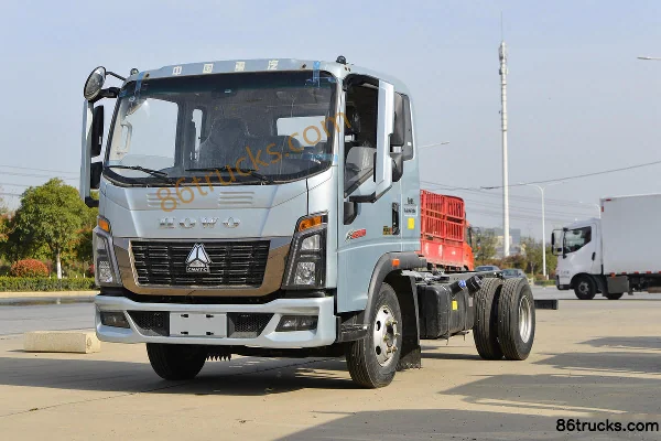 Sinotruk HOWO Tongshuai 2.3L Diesel 151 hp 4X2(6 wheels) 8-speed 3.85m Semi-row Flatbed Light Truck Exterior (3) | 86Trucks