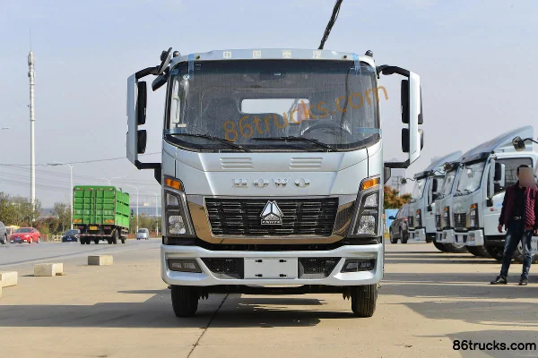 Sinotruk HOWO Tongshuai 2.3L Diesel 151 hp 4X2(6 wheels) 8-speed 3.85m Semi-row Flatbed Light Truck Exterior (2) | 86Trucks