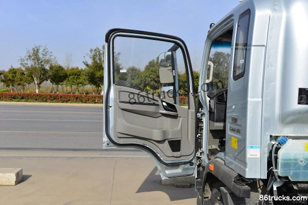 Sinotruk HOWO Tongshuai 2.3L Diesel 151 hp 4X2(6 wheels) 8-speed 3.85m Semi-row Flatbed Light Truck Cab (1) | 86Trucks