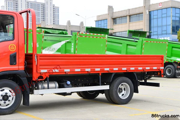 Dayun Xianglong 127hp 4X2(6 wheels) 4.05m Single Row Flatbed Light Truck Body (1) | 86Trucks