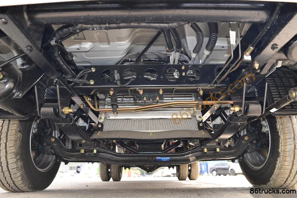 Dongfeng T6 2L 127hp 4X2(6 wheels) CNG 4.005m single-row cage cargo light truck Chassis (1) | 86Trucks