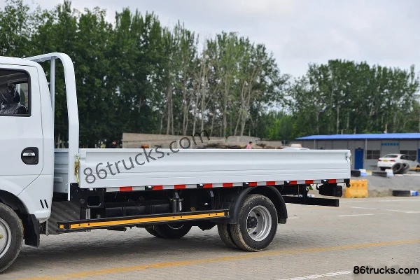 Dongfeng T6 2L 127hp 4X2(6 wheels) CNG 4.005m single-row cage cargo light truck Body (1) | 86Trucks