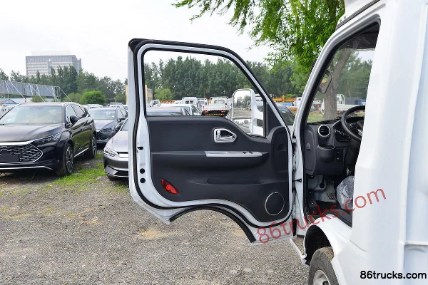 Dongfeng T6 132 hp 4X2(6 wheels) 4.005m Single Row Van Light Truck (China VI) Cab (1) | 86Trucks
