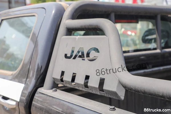 JAC T8 PRO 2.4T Gasoline 211hp Manual 4WD Standard Axle Double Row Pickup Official Photos (2) | 86Trucks