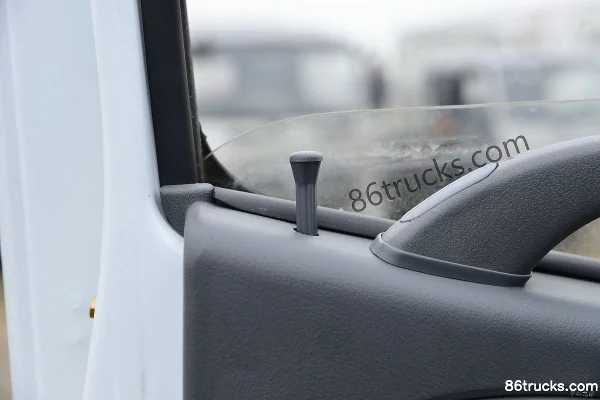 Dongfeng Duolika D5 2018 125 ch 4X2(6 roues) 3,02 m camion léger à ridelles double cabine (China VI) (3) | 86Trucks