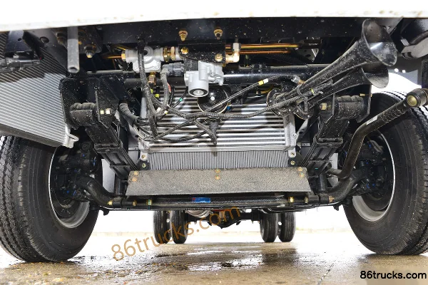 Dongfeng Duolika D5 2018 125 ch 4X2(6 roues) 3,02 m camion léger à ridelles double cabine (China VI) Châssis (1) | 86Trucks