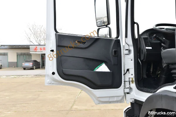 Dongfeng Duolika D9 220 hp 4X2(6 wheels) 6.8m box cargo truck (Beijing VI) Cab (2) | 86Trucks