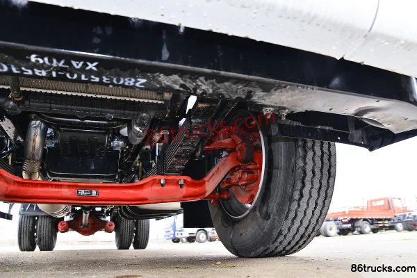Dongfeng Duolika D9 220 hp 4X2(6 wheels) 6.8m box cargo truck (Beijing VI) Chassis (3) | 86Trucks