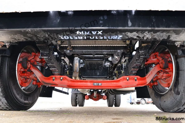 Dongfeng Duolika D9 220 hp 4X2(6 wheels) 6.8m box cargo truck (Beijing VI) Chassis (1) | 86Trucks