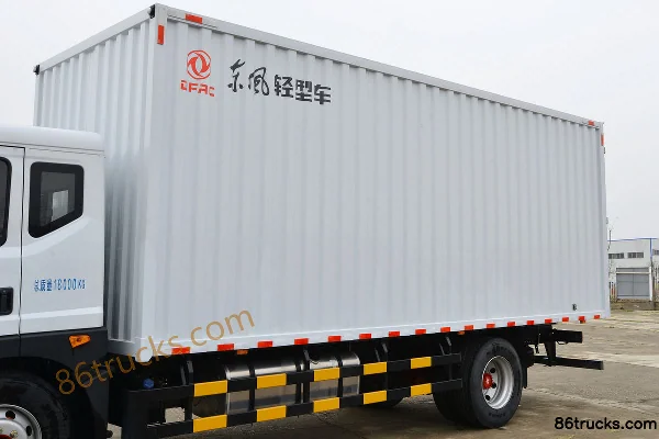 Dongfeng Duolika D9 220 hp 4X2(6 wheels) 6.8m box cargo truck (Beijing VI) Body (2) | 86Trucks