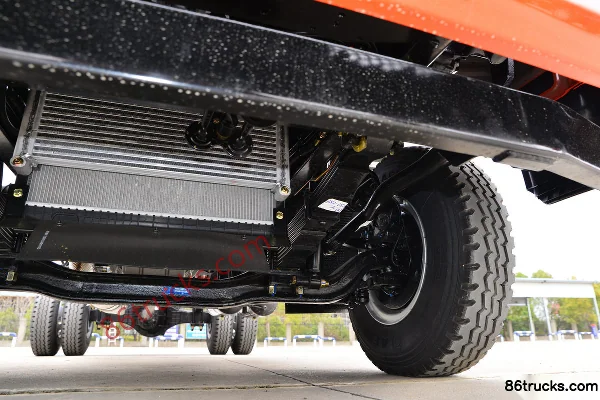 Dongfeng Furui F7 156hp 4X2(6 wheels) 4.8m semi-row flatbed light truck Chassis (3) | 86Trucks
