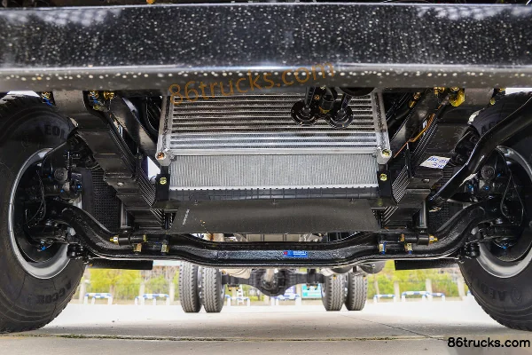 Dongfeng Furui F7 156hp 4X2(6 wheels) 4.8m semi-row flatbed light truck Chassis (1) | 86Trucks