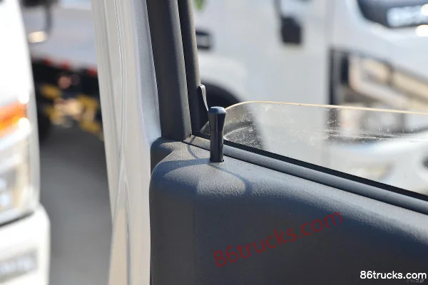 Yuejin Fuxing S50 1.9L 95hp 4X2(6 wheels) Diesel 3.19m Semi-row Van Mini Truck Cab (3) | 86Trucks