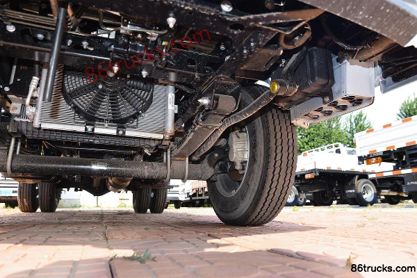 Yuejin Fuxing S80 95hp 4X2(6 wheels) 3.22m semi-row flatbed light truck Chassis (3) | 86Trucks